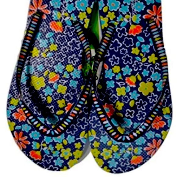 Vera Bradley chandelier garden flip flops size 5 - 6. NWOT - Picture 1 of 11